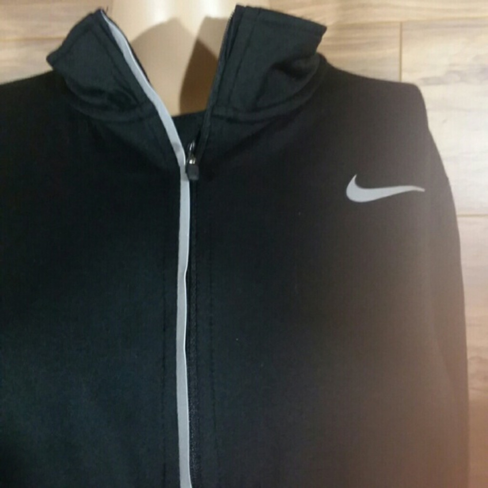 NWT Nike Black Long Sleeve Running Pull Over Shirt - Picture 2 of 7